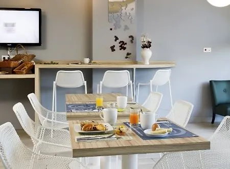 Adagio Centre 4*