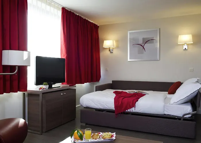 Adagio Centre Aparthotel 4*
